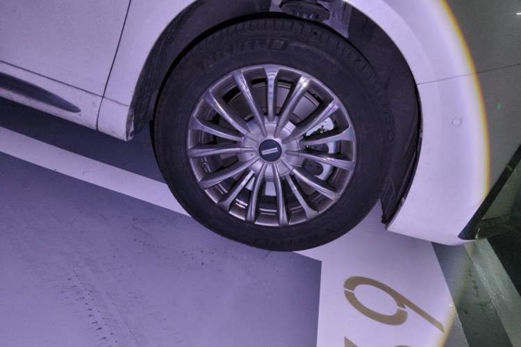 Used Wey Gaoshan 2025 Four-Wheel Drive Alpine 8 Right Front Wheel Hub