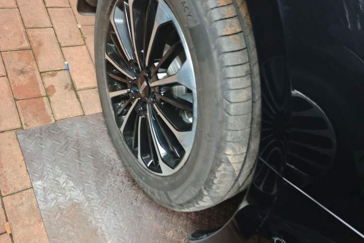 Used Wey Gaoshan 2025 Model Four-Wheel Drive Gao Shan 7 Right Front Wheel Hub