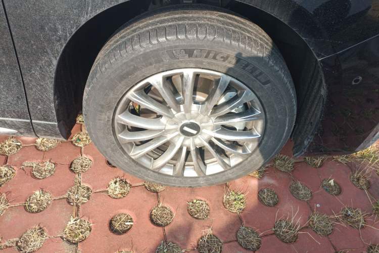 Used Wey Gaoshan 2025 Four-Wheel Drive Alpine 8 Right Front Wheel Hub