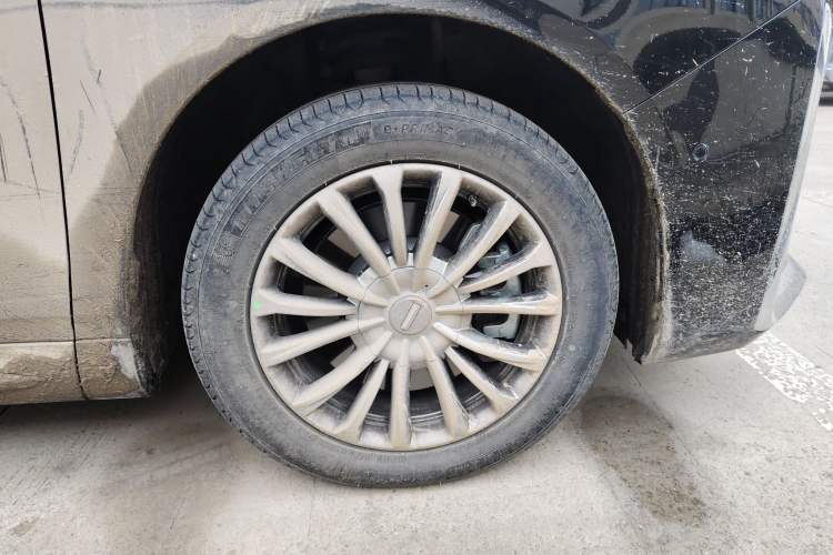 Used Wey Gaoshan 2025 Four-Wheel Drive Alpine 8 Right Front Wheel Hub