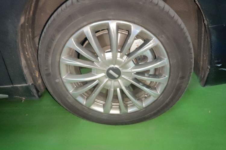 Used Wey Gaoshan 2025 Four-Wheel Drive Alpine 8 Right Front Wheel Hub