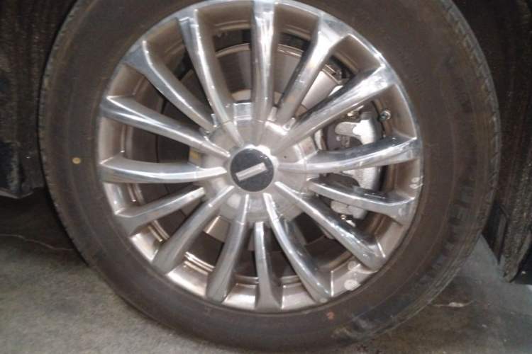 Used Wey Gaoshan 2025 Four-Wheel Drive Alpine 8 Right Front Wheel Hub