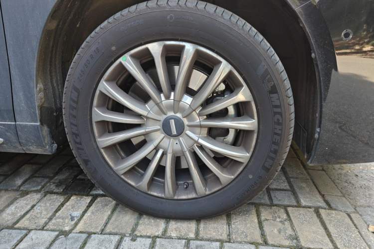 Used Wey Gaoshan 2025 Four-Wheel Drive Alpine 8 Right Front Wheel Hub