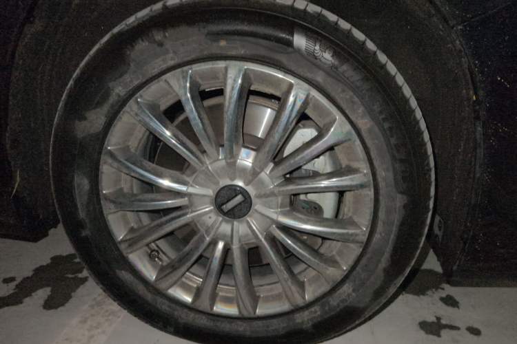 Used Wey Gaoshan 2025 Four-Wheel Drive Alpine 8 Right Front Wheel Hub