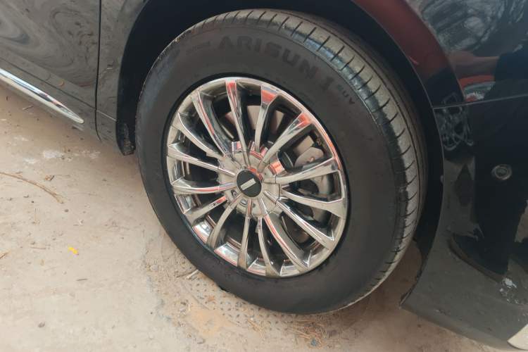 Used Wey Gaoshan 2025 Four-Wheel Drive Alpine 8 Right Front Wheel Hub