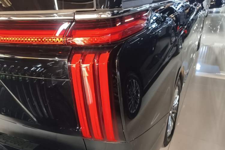 Used Wey Gaoshan 2025 Four-Wheel Drive Alpine 8 Right Rear Taillight