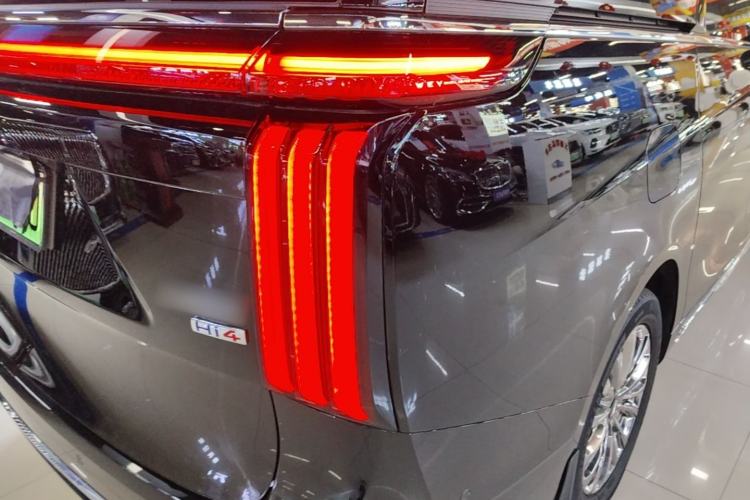 Used Wey Gaoshan 2025 Four-Wheel Drive Alpine 8 Right Rear Taillight