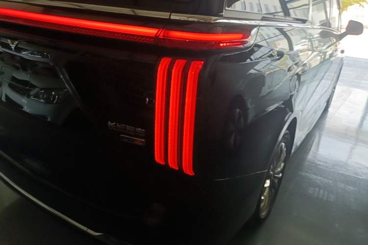 Used Wey Gaoshan 2025 Four-Wheel Drive Alpine 8 Right Rear Taillight