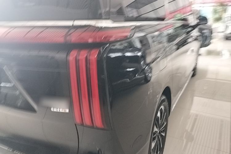 Used Wey Gaoshan 2025 Model Four-Wheel Drive Gao Shan 7 Right Rear Taillight