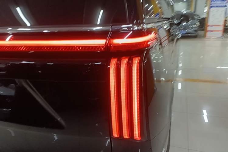 Used Wey Gaoshan 2025 Four-Wheel Drive Alpine 9 Right Rear Taillight
