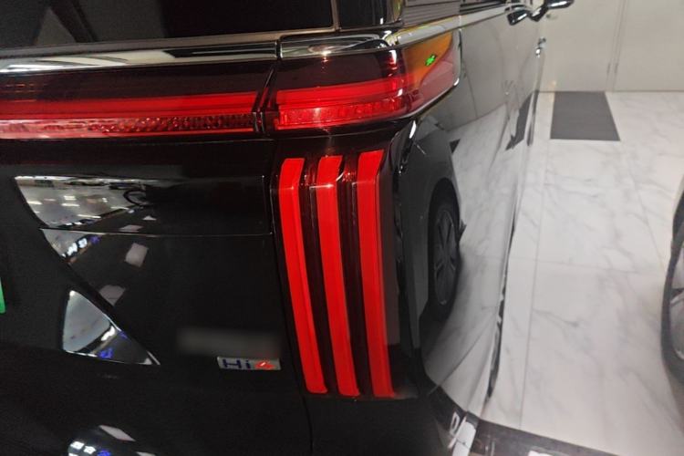 Used Wey Gaoshan 2025 Four-Wheel Drive Alpine 8 Right Rear Taillight