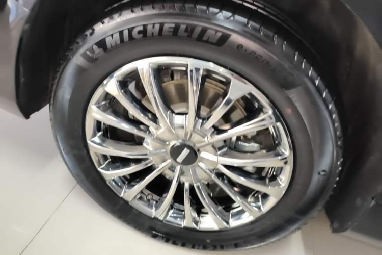 Used Wey Gaoshan 2025 Four-Wheel Drive Alpine 9 Right Rear Wheel Hub
