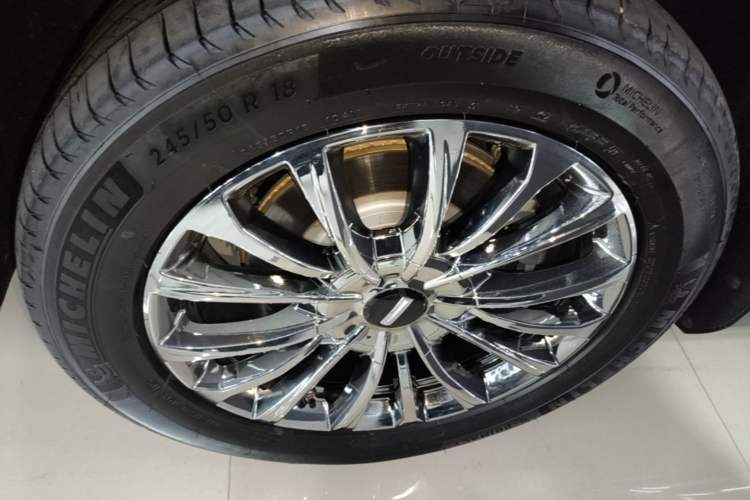 Used Wey Gaoshan 2025 Four-Wheel Drive Alpine 8 Right Rear Wheel Hub
