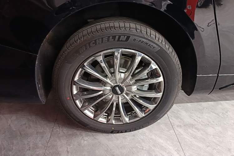 Used Wey Gaoshan 2025 Four-Wheel Drive Alpine 8 Right Rear Wheel Hub