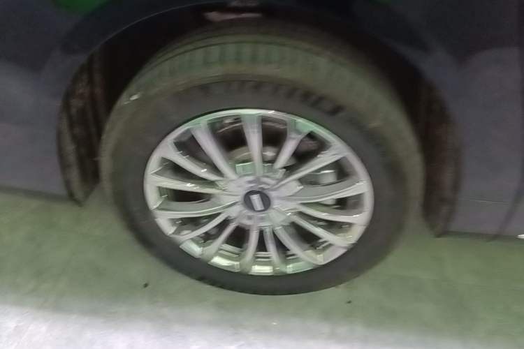 Used Wey Gaoshan 2025 Four-Wheel Drive Alpine 8 Right Rear Wheel Hub
