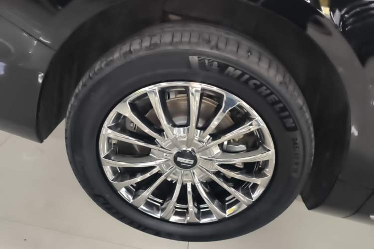 Used Wey Gaoshan 2025 Four-Wheel Drive Alpine 8 Right Rear Wheel Hub