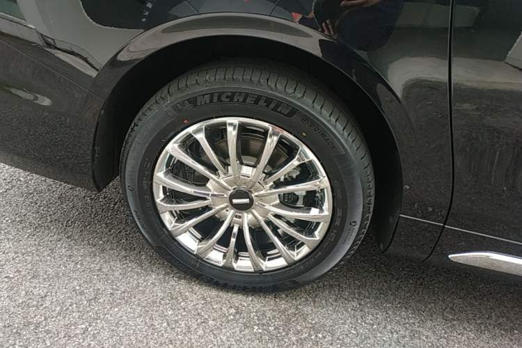 Used Wey Gaoshan 2025 Four-Wheel Drive Alpine 8 Right Rear Wheel Hub