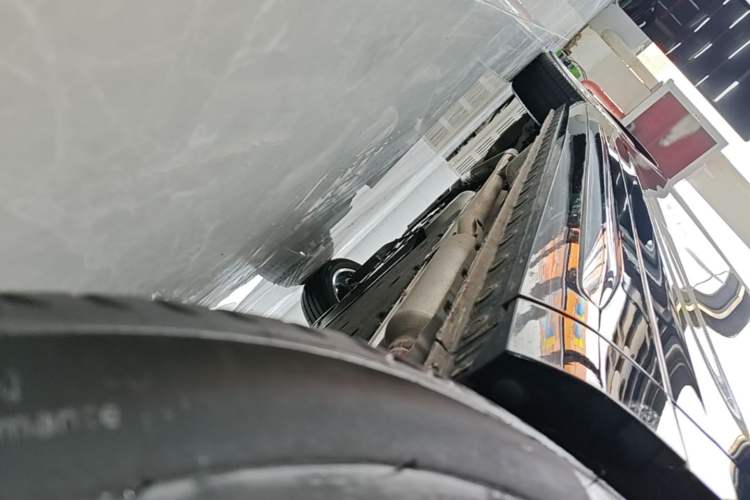 Used Wey Gaoshan 2025 Four-Wheel Drive Alpine 8 Right Side Sill
