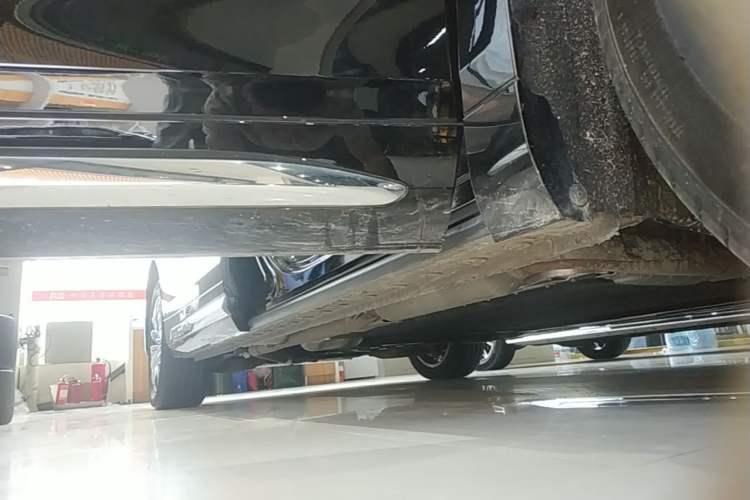 Used Wey Gaoshan 2025 Four-Wheel Drive Alpine 8 Right Side Sill