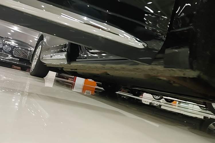 Used Wey Gaoshan 2025 Four-Wheel Drive Alpine 8 Right Side Sill