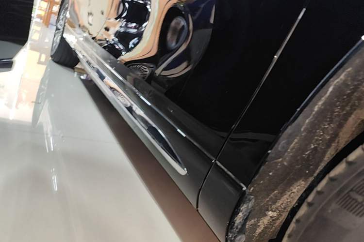 Used Wey Gaoshan 2025 Four-Wheel Drive Alpine 8 Right Side Sill