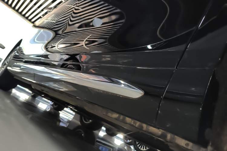 Used Wey Gaoshan 2025 Four-Wheel Drive Alpine 9 Right Side Sill
