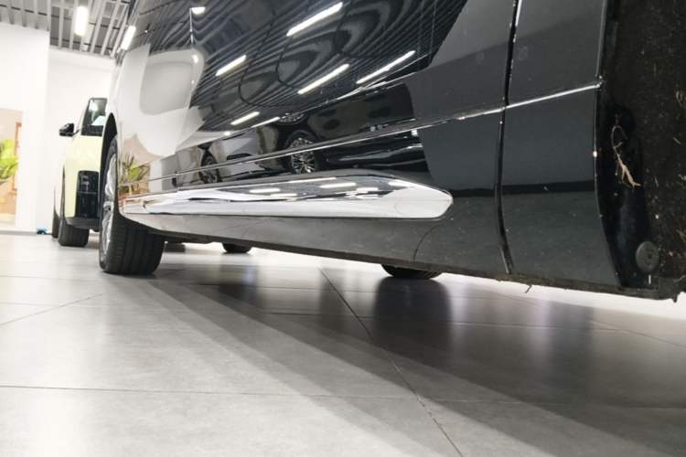 Used Wey Gaoshan 2025 Four-Wheel Drive Alpine 8 Right Side Sill