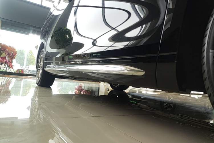 Used Wey Gaoshan 2025 Four-Wheel Drive Alpine 8 Right Side Sill
