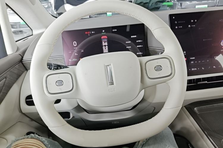 Used Wey Gaoshan 2025 Four-Wheel Drive Alpine 8 Steering Wheel
