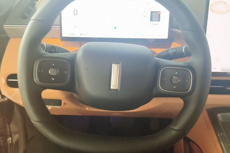 Used Wey Gaoshan 2025 Four-Wheel Drive Alpine 8 Steering Wheel