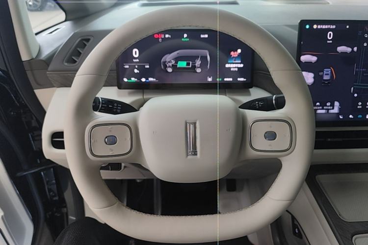 Used Wey Gaoshan 2025 Four-Wheel Drive Alpine 8 Steering Wheel