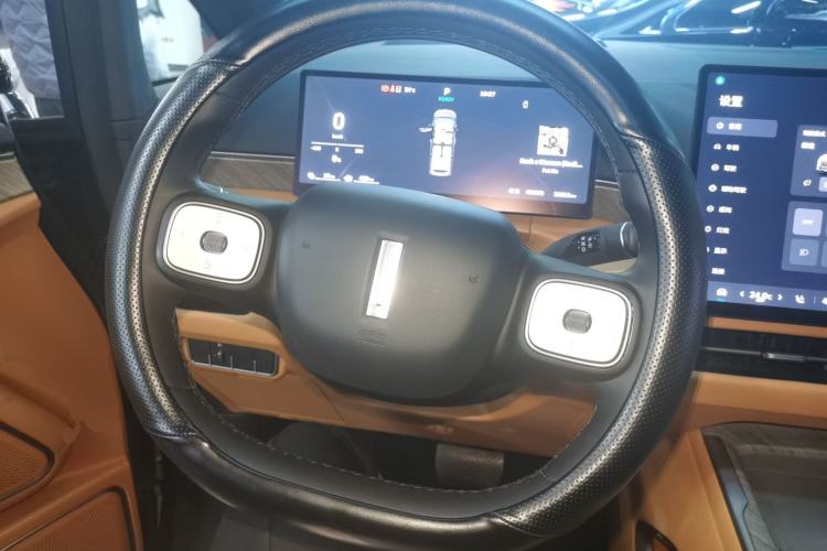 Used Wey Gaoshan 2025 Four-Wheel Drive Alpine 8 Steering Wheel