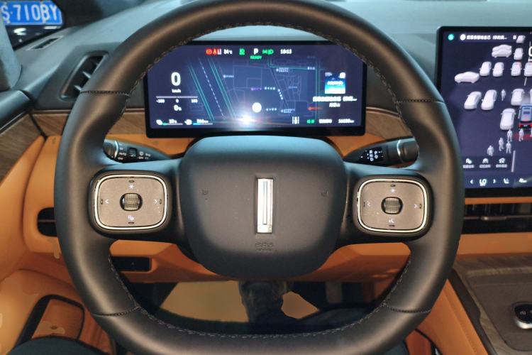 Used Wey Gaoshan 2025 Four-Wheel Drive Alpine 8 Steering Wheel
