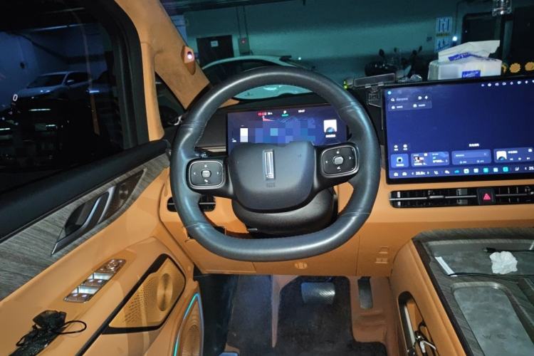Used Wey Gaoshan 2025 Four-Wheel Drive Alpine 8 Steering Wheel