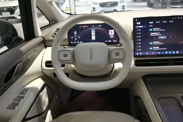 Used Wey Gaoshan 2025 Four-Wheel Drive Alpine 8 Steering Wheel
