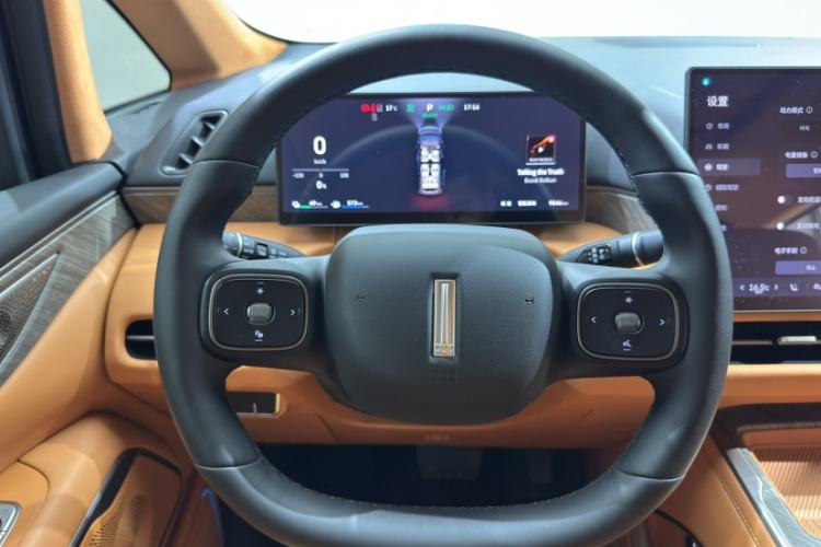 Used Wey Gaoshan 2025 Four-Wheel Drive Alpine 8 Steering Wheel