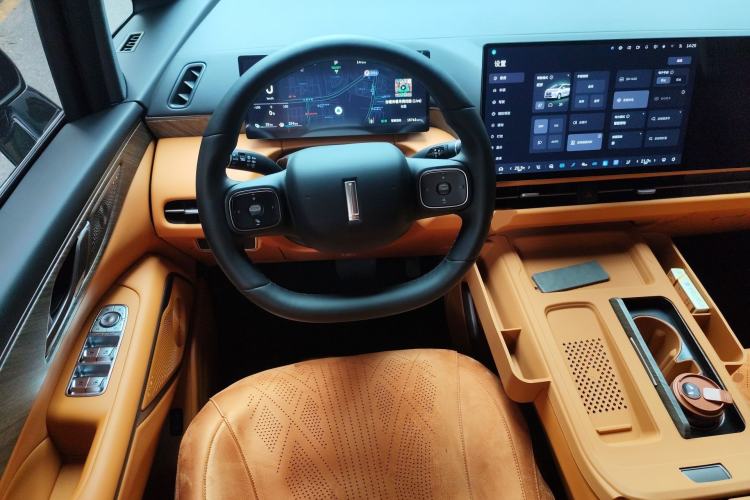 Used Wey Gaoshan 2025 Four-Wheel Drive Alpine 8 Steering Wheel