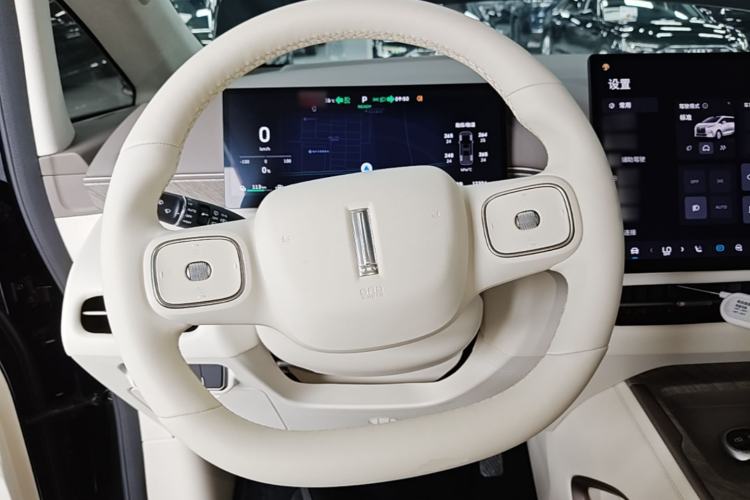 Used Wey Gaoshan 2025 Four-Wheel Drive Alpine 8 Steering Wheel