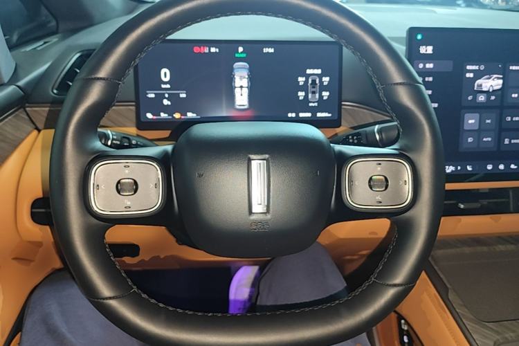 Used Wey Gaoshan 2025 Four-Wheel Drive Alpine 8 Steering Wheel