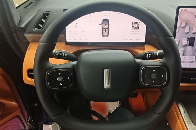 Used Wey Gaoshan 2025 Four-Wheel Drive Alpine 8 Steering Wheel