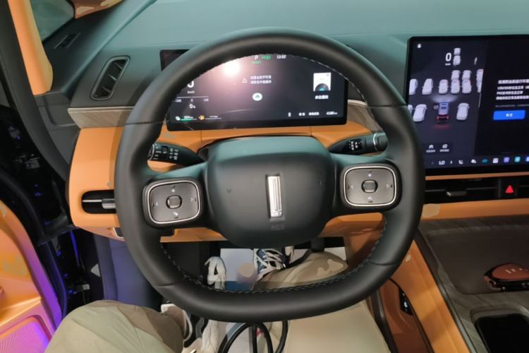 Used Wey Gaoshan 2025 Four-Wheel Drive Alpine 8 Steering Wheel