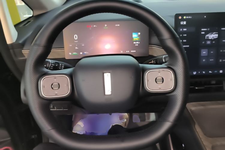 Used Wey Gaoshan 2025 Four-Wheel Drive Alpine 9 Steering Wheel