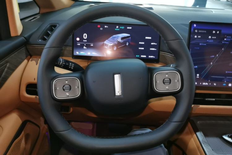 Used Wey Gaoshan 2025 Four-Wheel Drive Alpine 8 Steering Wheel