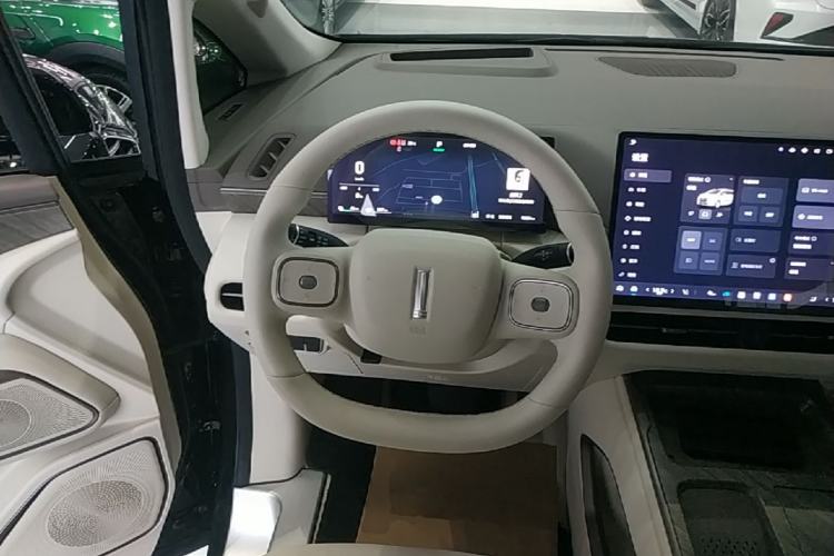 Used Wey Gaoshan 2025 Four-Wheel Drive Alpine 8 Steering Wheel