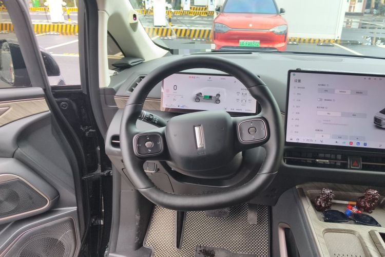 Used Wey Gaoshan 2025 Four-Wheel Drive Alpine 8 Steering Wheel
