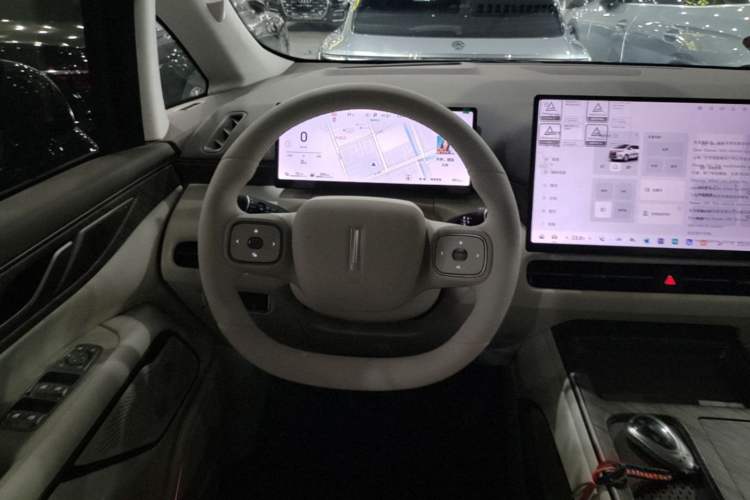 Used Wey Gaoshan 2025 Four-Wheel Drive Alpine 8 Steering Wheel