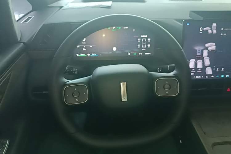 Used Wey Gaoshan 2025 Four-Wheel Drive Alpine 8 Steering Wheel
