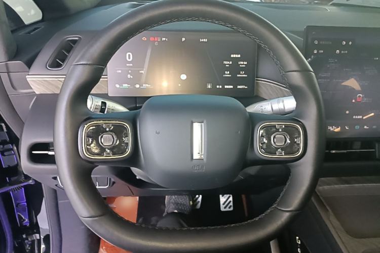 Used Wey Gaoshan 2025 Four-Wheel Drive Alpine 8 Steering Wheel