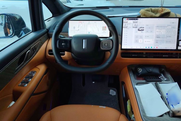 Used Wey Gaoshan 2025 Four-Wheel Drive Alpine 9 Steering Wheel