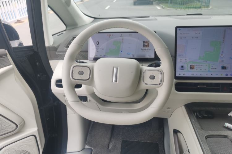 Used Wey Gaoshan 2025 Four-Wheel Drive Alpine 8 Steering Wheel